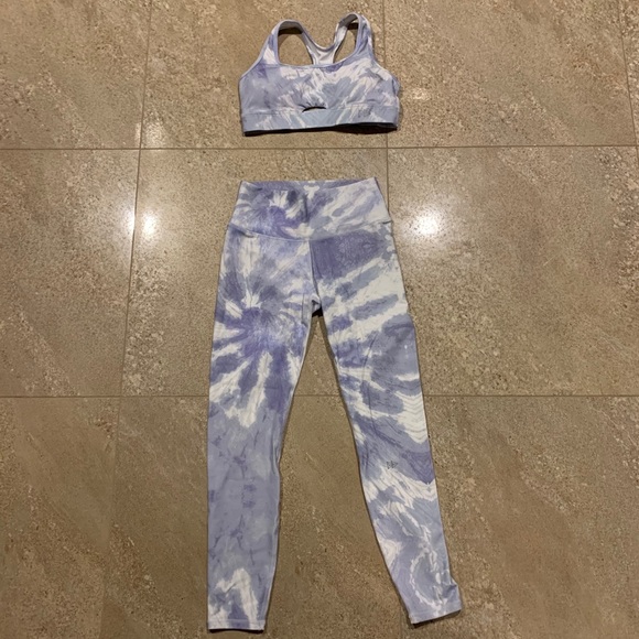 Blue and white tie dye workout set - Picture 1 of 5